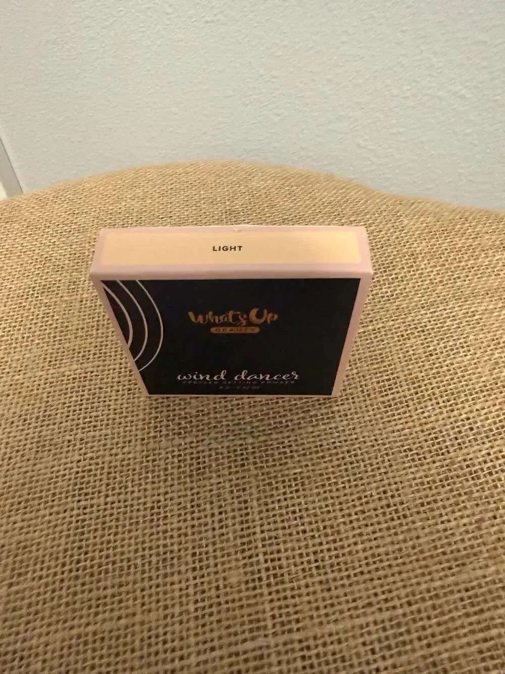 What's Up Beauty Wind Dancer Pressed Setting Powder in shade Light